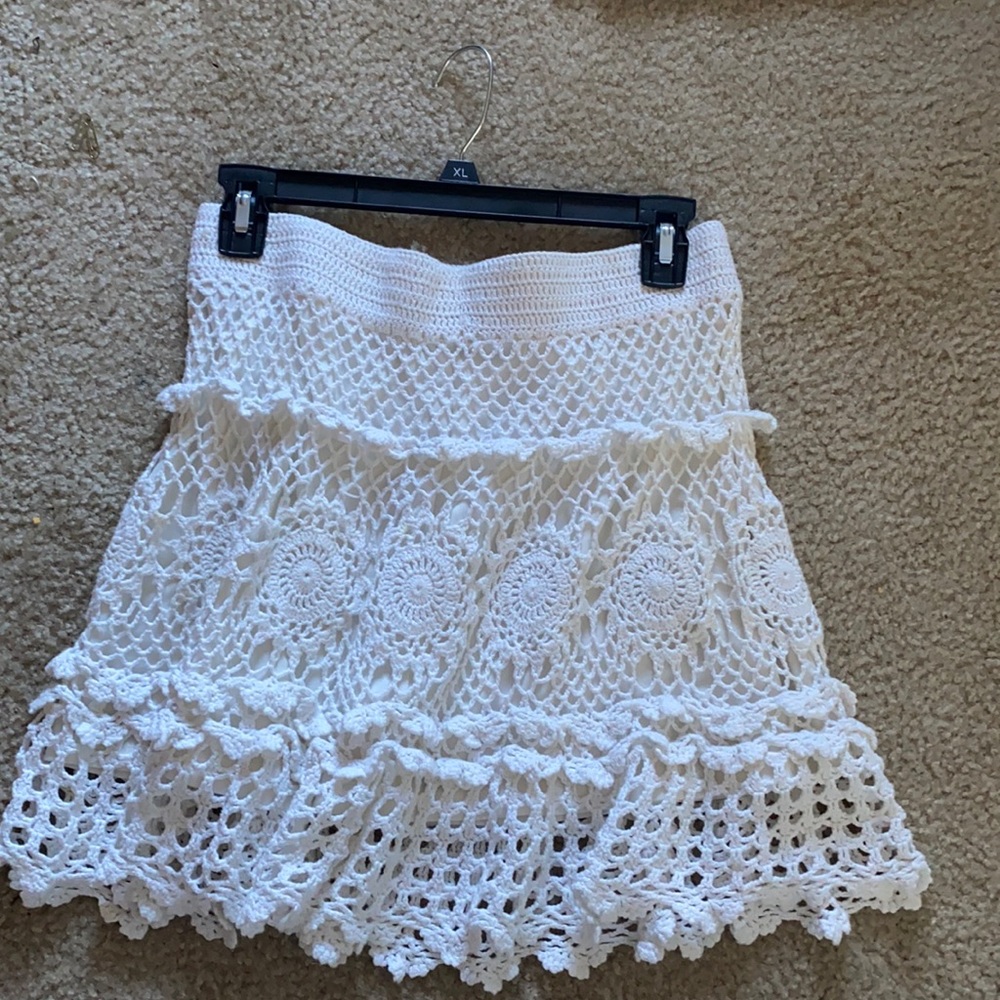 dELiAs white medium skirt